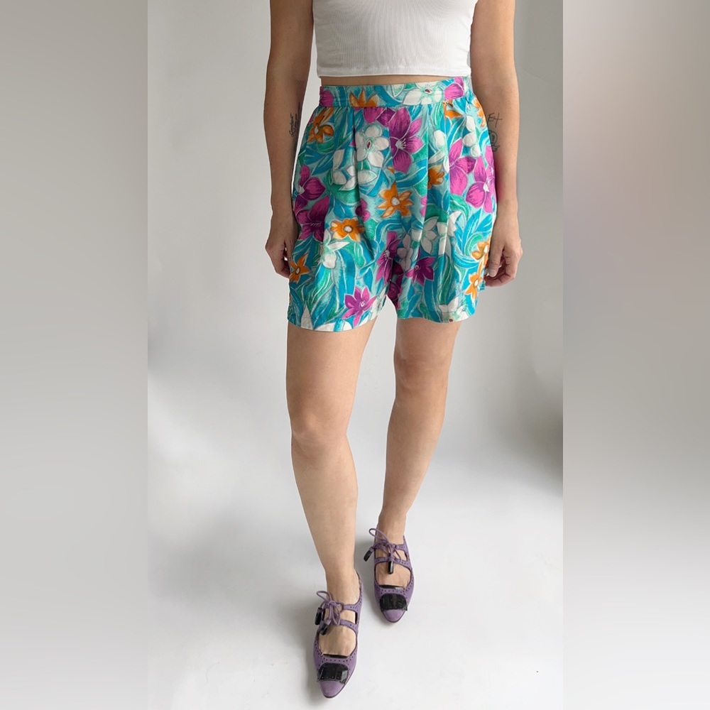 Vintage silk floral shorts 25
